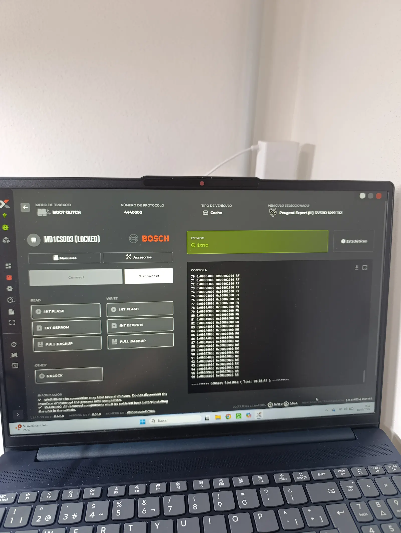 Software de diagnosis mostrando el desbloqueo de una centralita Bosch MD1CS003 de un Peugeot Expert